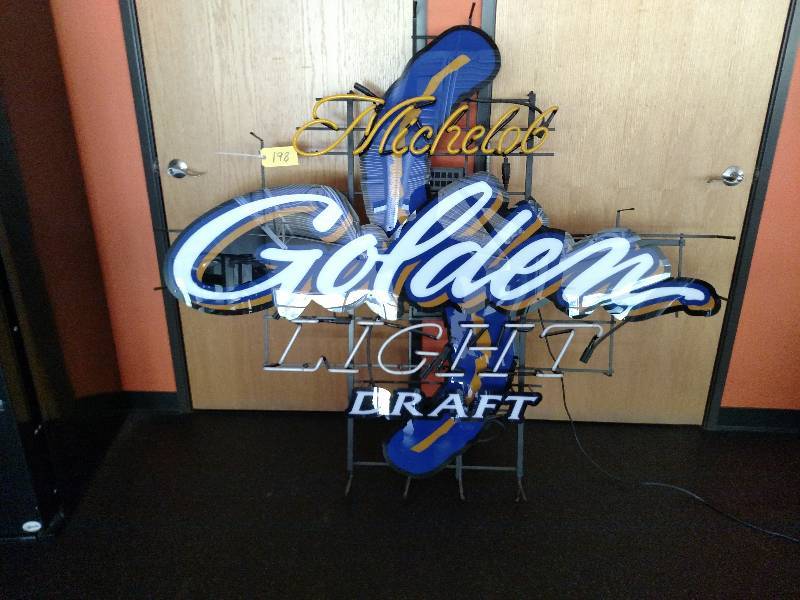 lot 198 image: Michelob Golden Draft Light Neon Li...