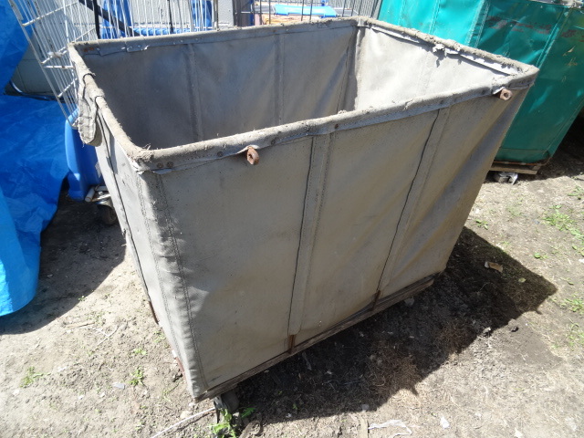 4 wheel laundry cart. 27 x 37 x 33...