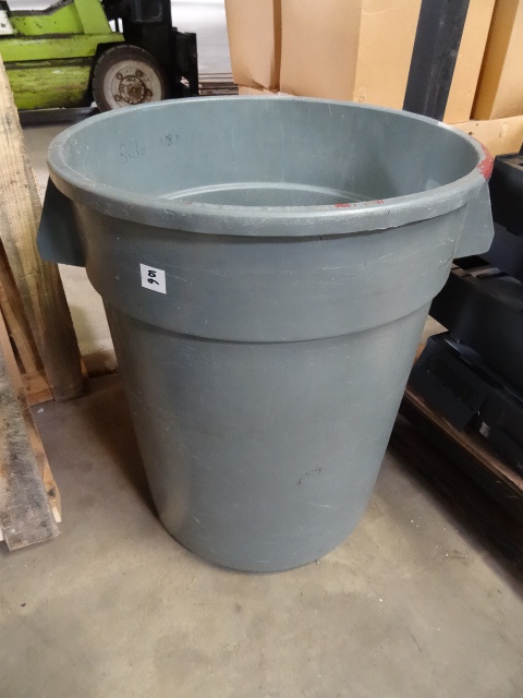 32 gal Rubbermaid Brute garbage can...