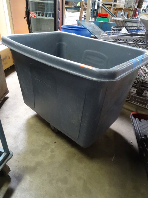 Rubbermaid 4619 cube truck...