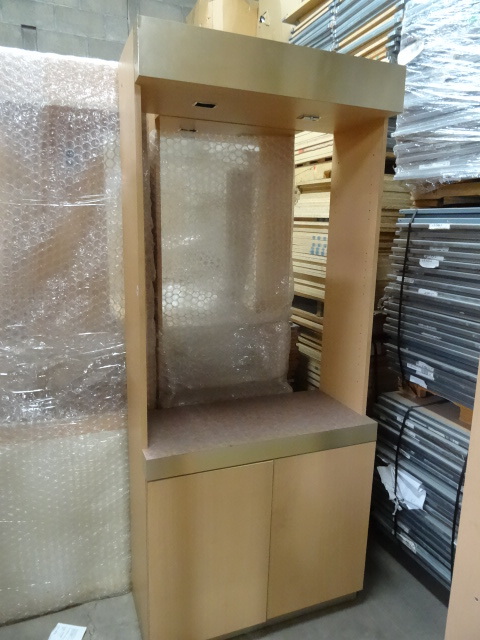 Lighted display cabinet. One door o...