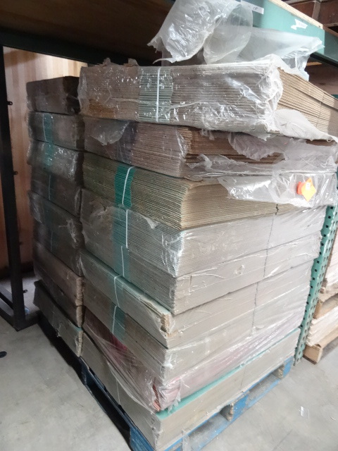 Pallet of boxes. 20 x 20 x 4. 450 b...