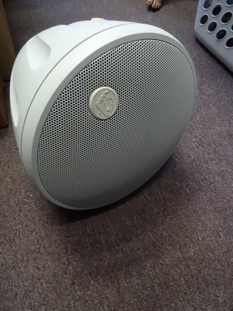 Sound Tube speaker. Model RS600I-WH...