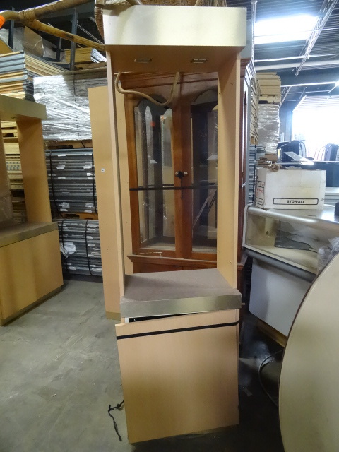 Lighted display cabinet. One door o...