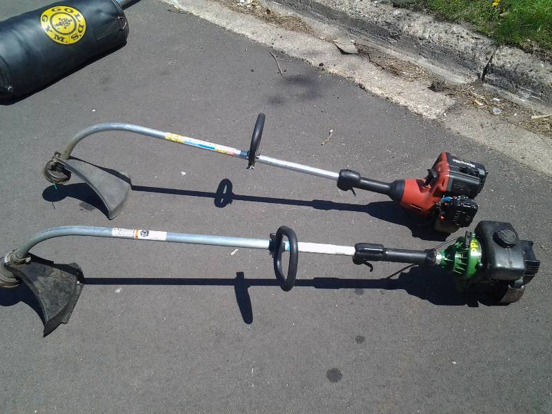 lot 7 image: 2 Weedwackers For Parts Or Repair (Homelite, IBC)