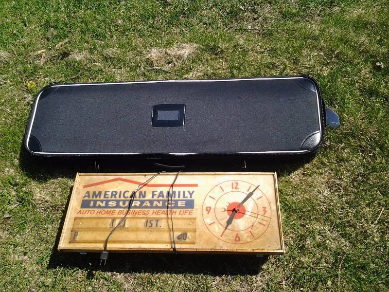 lot 11 image: Vintage American Family Light Up Clock Sign With Case