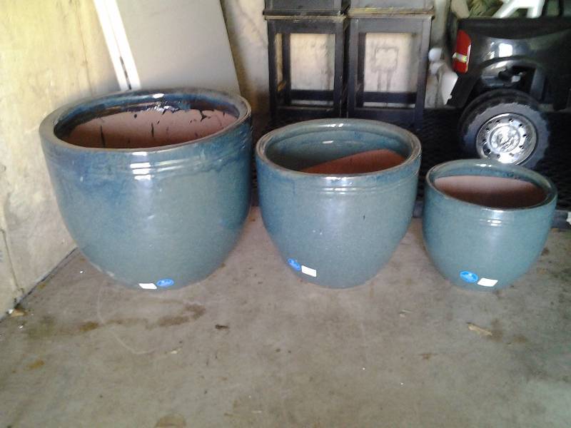lot 13 image: 3-New Glazed Pottery Planter Pots 25 Inch, 20 Inch & 15 Inch Diameters