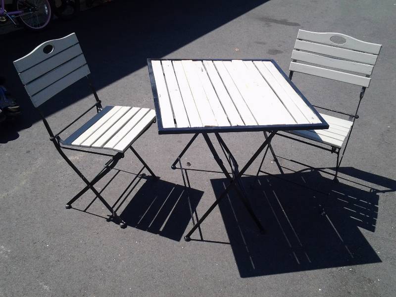 lot 14 image: Wood & Metal Folding Table 29x29 & Folding Chairs