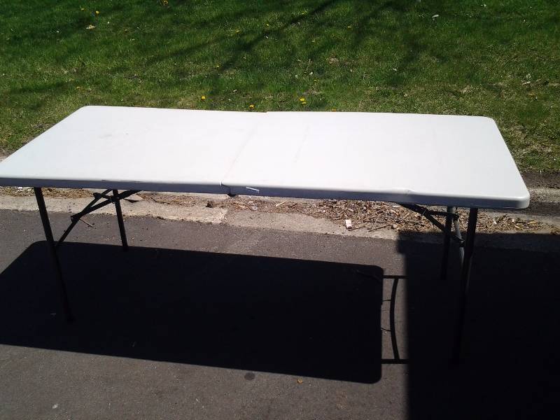lot 16 image: 6 Foot Folding Banquet Table