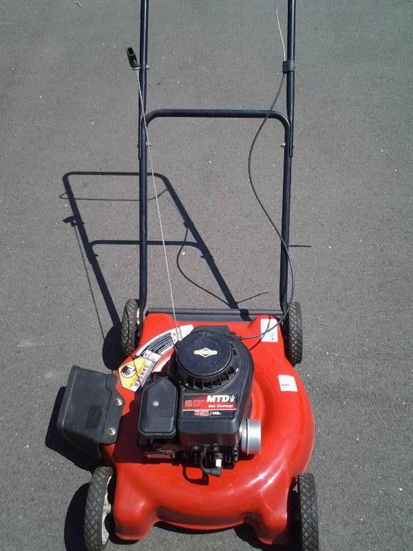 lot 24 image: MTD 20 Inch 4.5 Hp Lawn Mower Runs Great