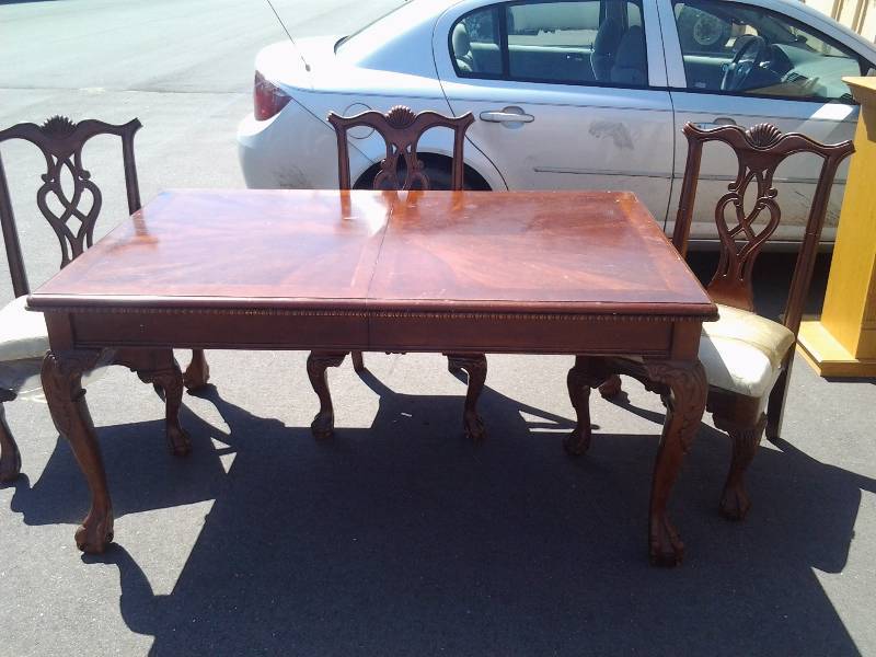 lot 33 image: Claw Foot Solid Wood Table 42x60, With 3 Chairs (One Needs Recovering)
