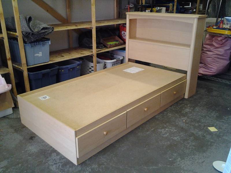 lot 35 image: Twin Size 3 Drawer Platform Bed With Book Case Head Board