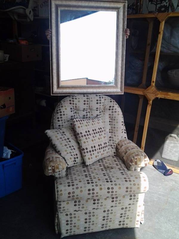 lot 44 image: Swivel Rocker, Throw Pillows & Mirror