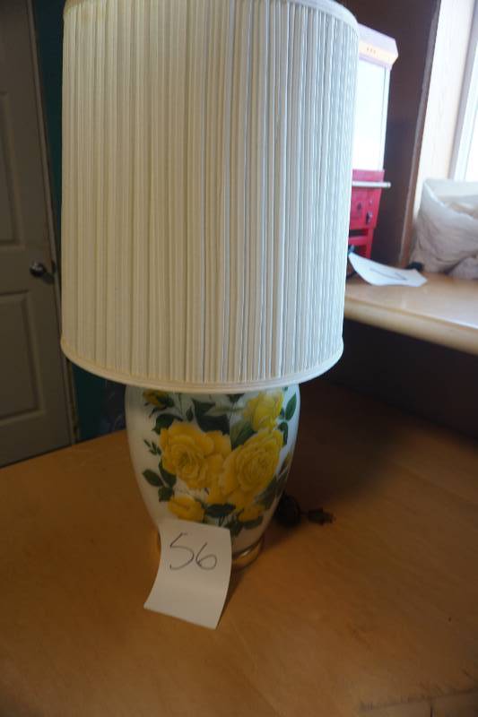 Large Floral Design Table Lamp With Shade