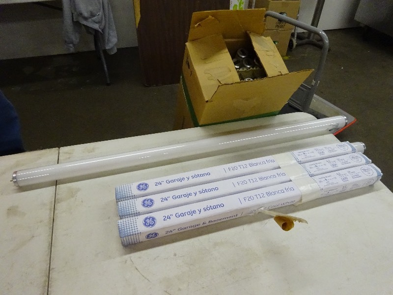 Phillips fluorescent bulbs F30 T12 Lot of 26 new