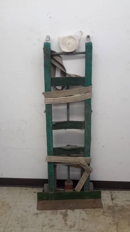 lot 2 image: Appliance cart