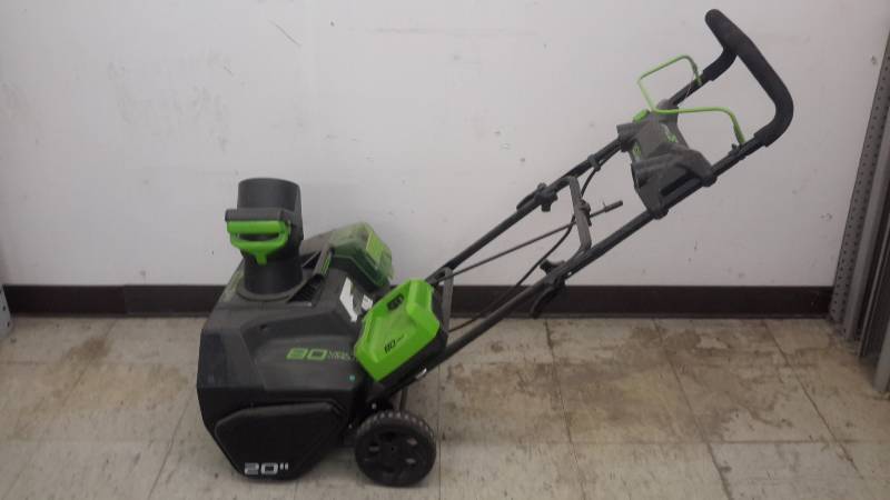 lot 5 image: Electric snow blower