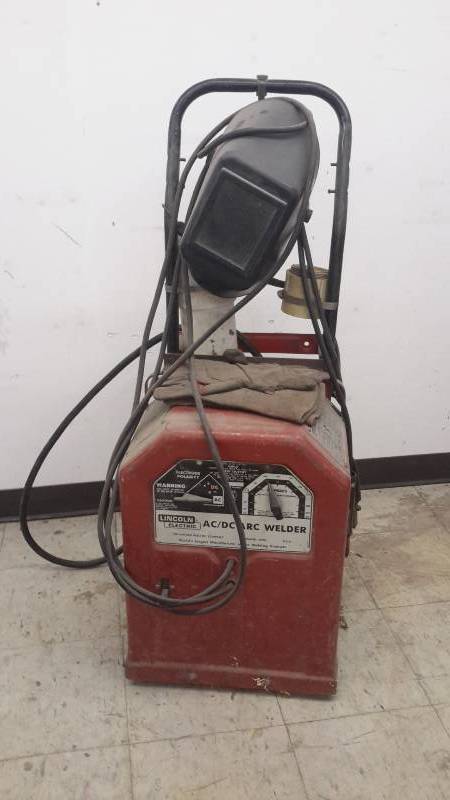 lot 12 image: Lincoln welder