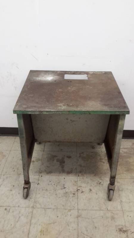 lot 16 image: Shop cart