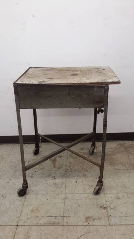 lot 18 image: Metal framed shop cart tub with drain