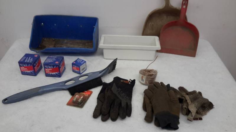 lot 23 image: Shop supplies