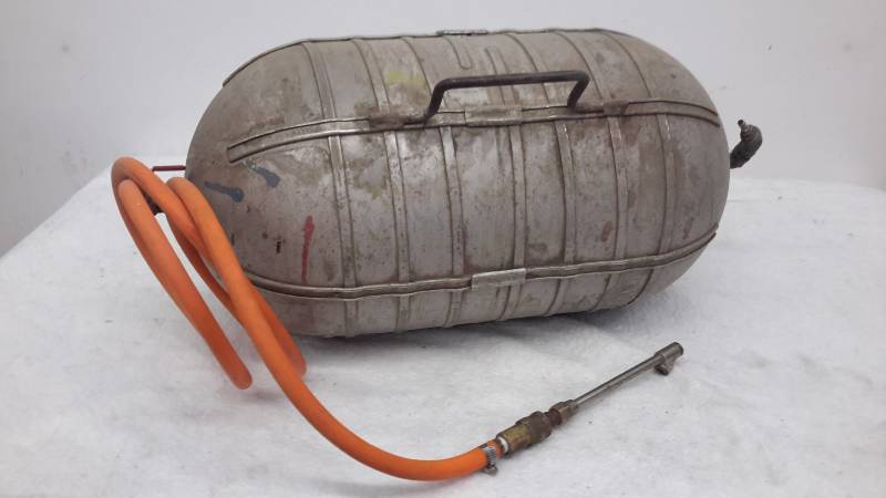 lot 25 image: Air tank