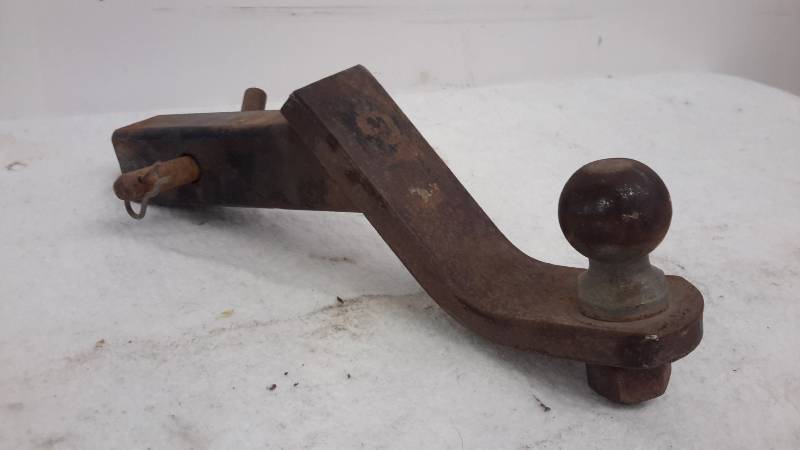 lot 30 image: 2 ball on hitch
