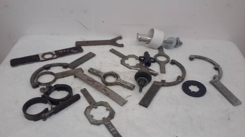 lot 32 image: Tools
