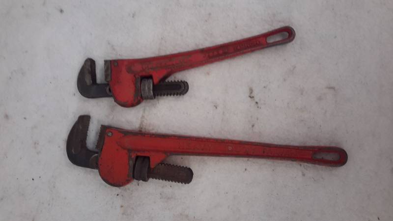 lot 39 image: Pipe wrenches
