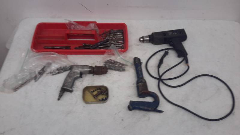 lot 41 image: Drills, bits, chucks