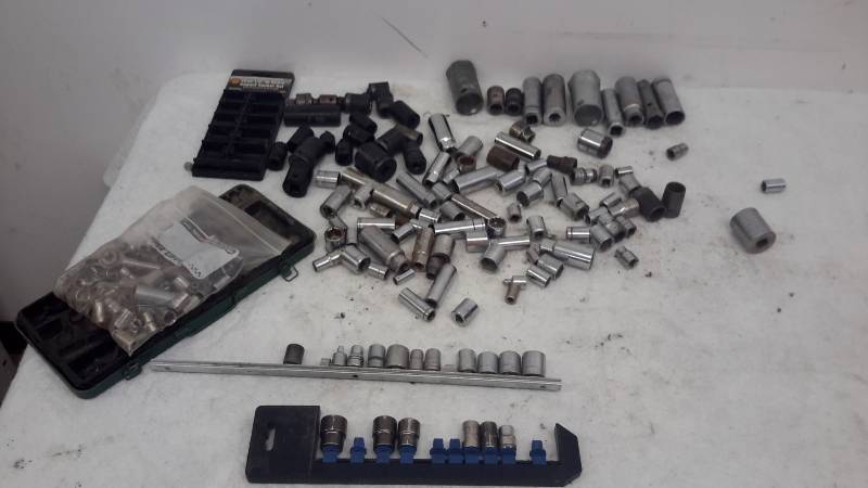 lot 42 image: Socket assortment