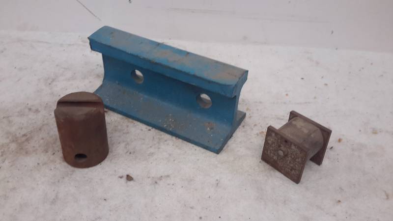 lot 55 image: Metal and magnet