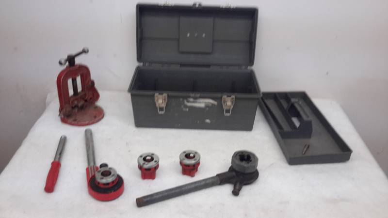 lot 68 image: Pipe threader