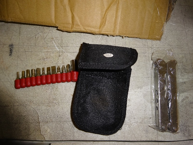 lot 2 image: Lot of multi tool sets with pouch