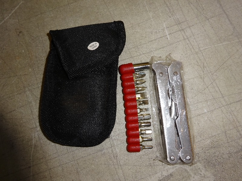 lot 4 image: Lot of multi tool sets with pouch