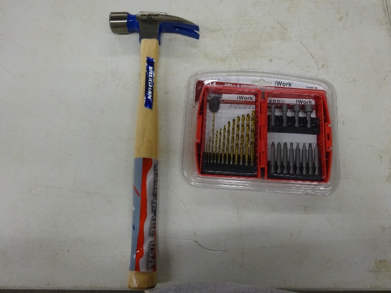 lot 32 image: 24 pc drill and driver buts set and Vaughan hammer 24 oz.