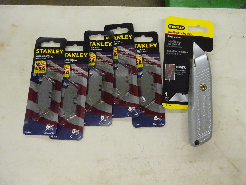 lot 50 image: Utility knife with blades