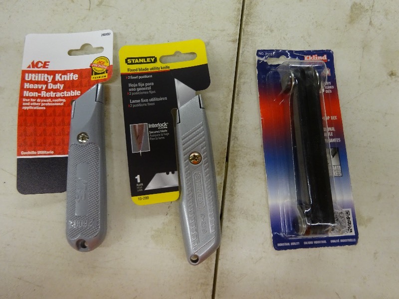 lot 51 image: 2 Utility knifes, Eklind 6 keys