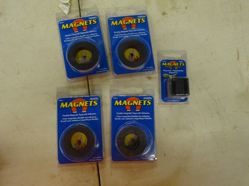 lot 60 image: Roll of magnets, magnet holder