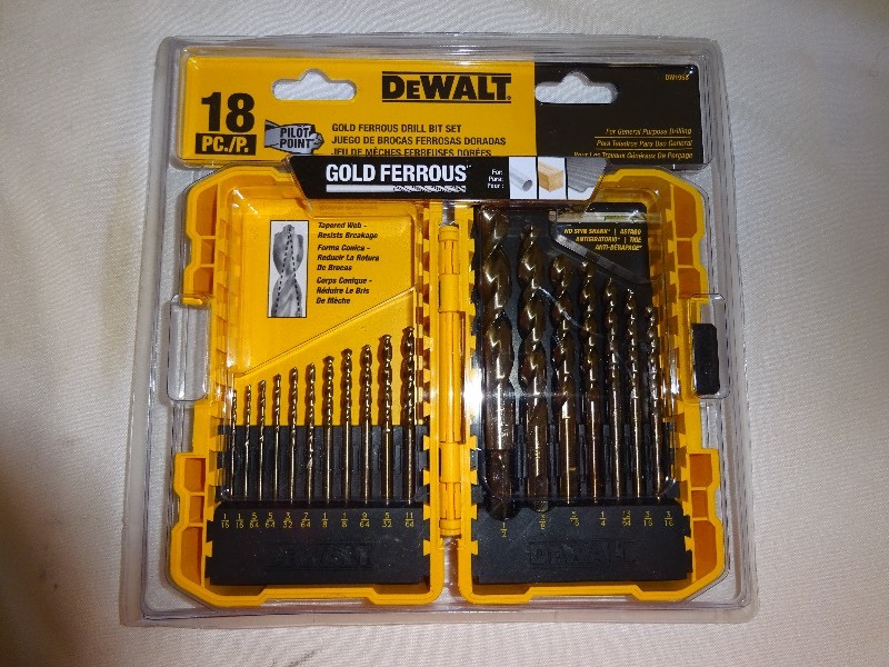 lot 71 image: Dewalt 18 pc gold ferrous drill bit set