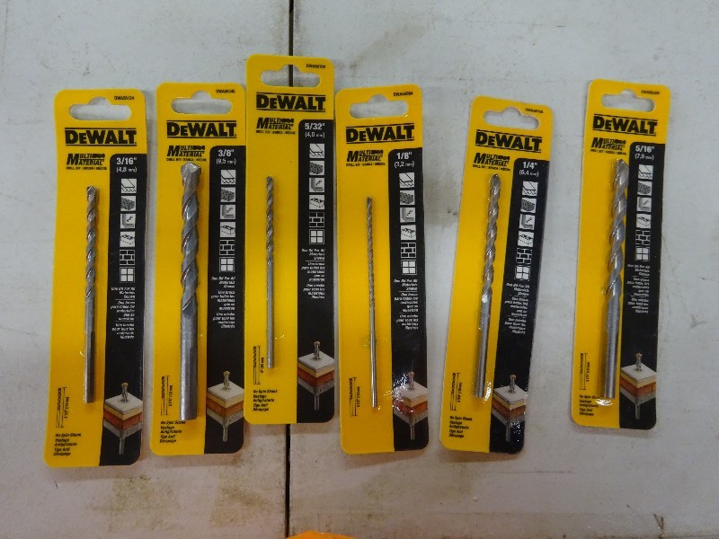 lot 89 image: Dewalt Variety size drill  buts