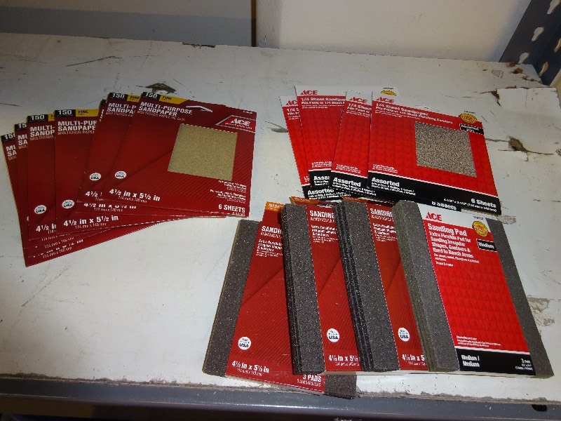 lot 100 image: Multi Purpose sandpaper, 14 sheet sandpaper assorted, sanding blocks