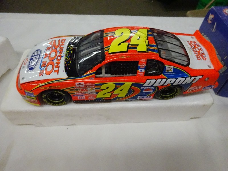 2002 Jeff Gordon 118 scale stock car