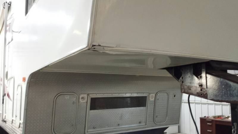 lot 1 image: 2006 Thor Vortex 39  Fifth Wheel Triple-Axle Toy Hauler