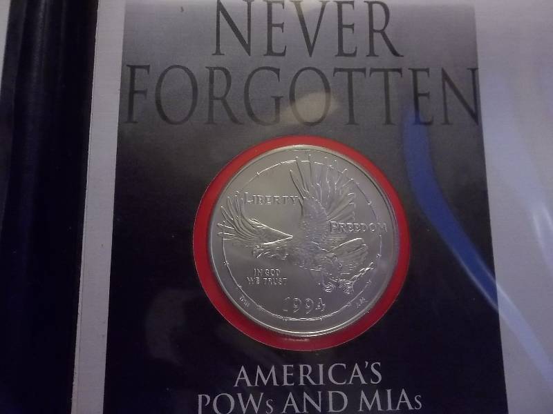 P.O.W. & M.I.A Never Forgotten First Day Issue Silver Dollar & Stamp In Collector Case