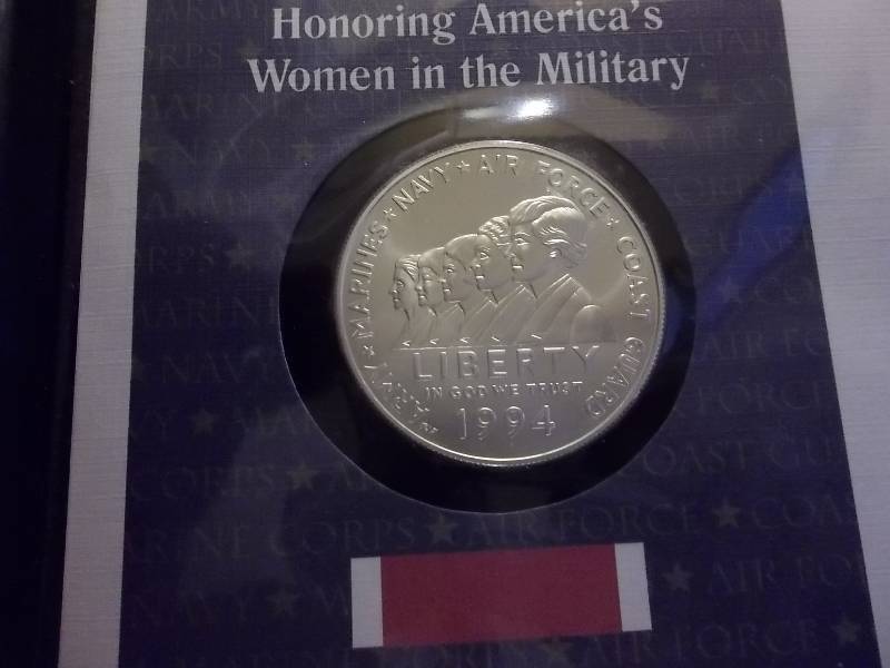 Women In The Military Coin First Day Issue Silver Dollar & Stamps In Collector Case
