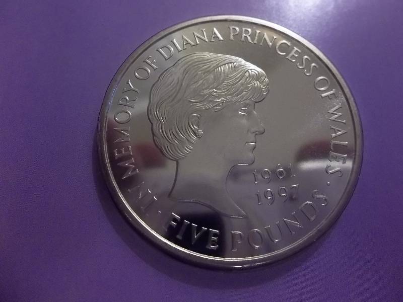 Diana Princess Of Wales Memorial Coin In Collector Case Portfolio