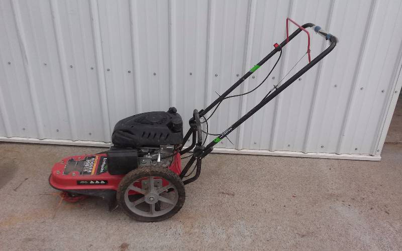 lot 4 image: Earthquake Trimmer Mower 60050 Series with Manual