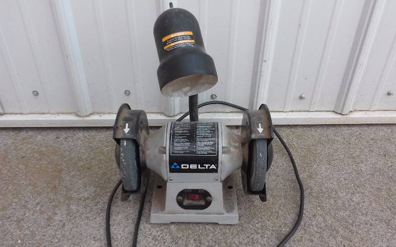 lot 17 image: Delta Bench Grinder, 6