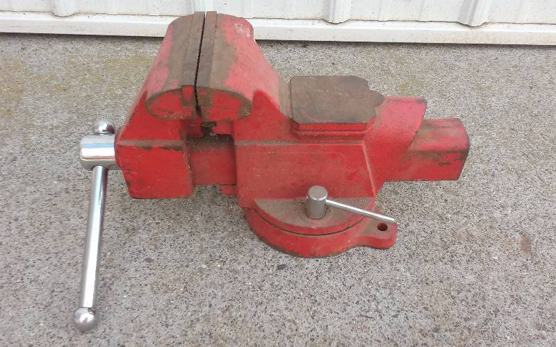 lot 19 image: Vise